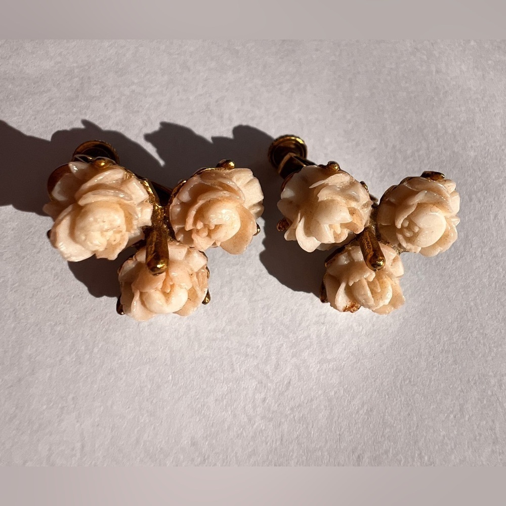 Carved pronged Vintage  Rose clip on earrings  Cream ivory Gold Floral Earrings